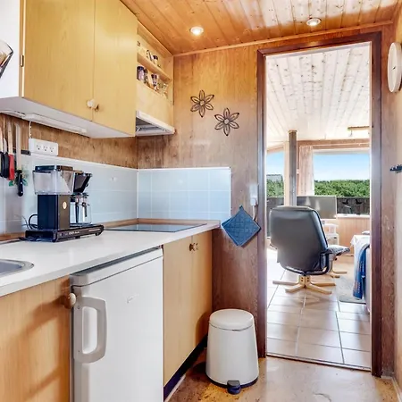 Beatrice - 150m From The Sea By Interhome *